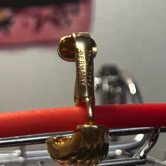 Christian Dior Seashell Clip- On Gold Plated Earrings in Box - Picture 5 of 6